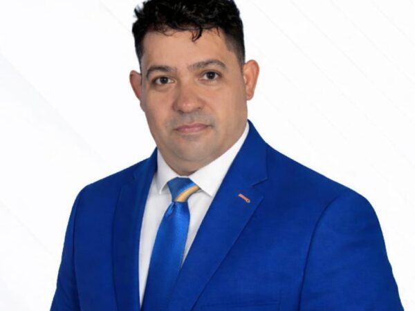 René Taveras inscribe candidatura a la Secretaría General del PRM en el Distrito Nacional