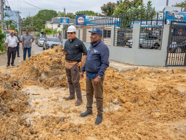 Alcalde de Santo Domingo Este supervisa obras en construcción