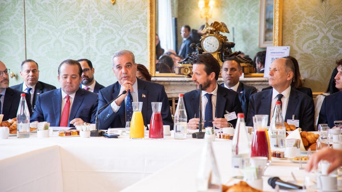 Presidente Abinader se reúne con empresarios franceses