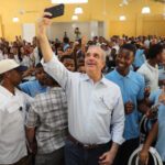 Presidente Luis Abinader inaugura escuela en La Ureña