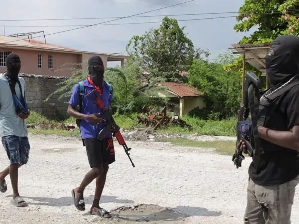 Varios muertos y cientos de desplazados en Haití por enfrentamientos de bandas