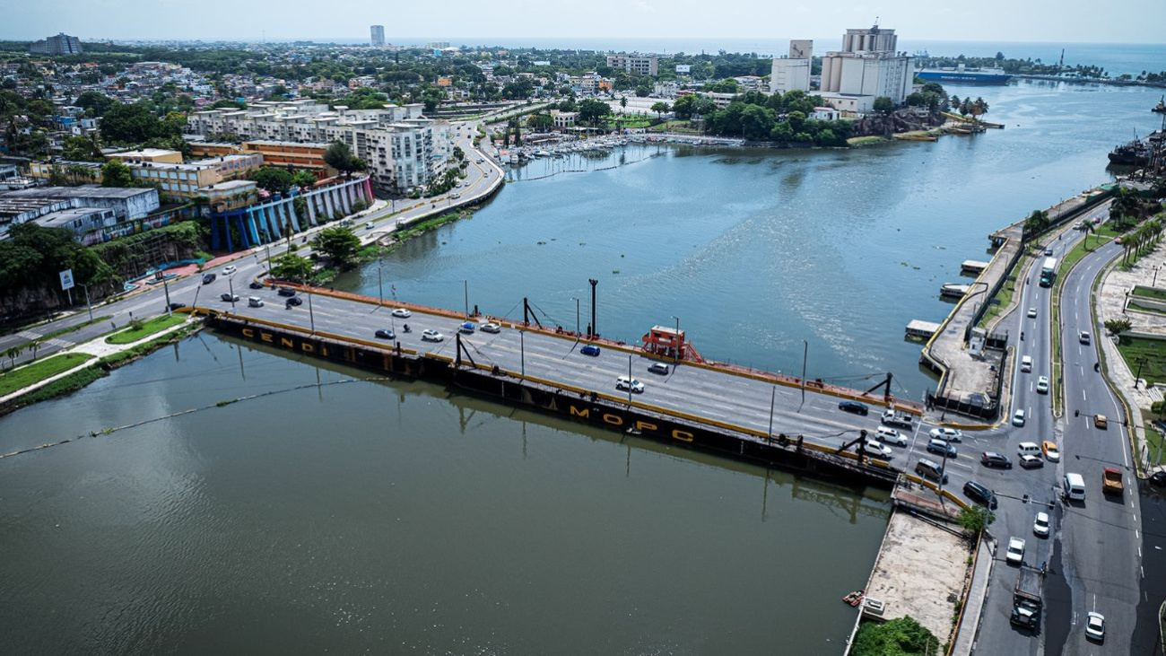 MOPC cerrará puente flotante por paso de embarcación