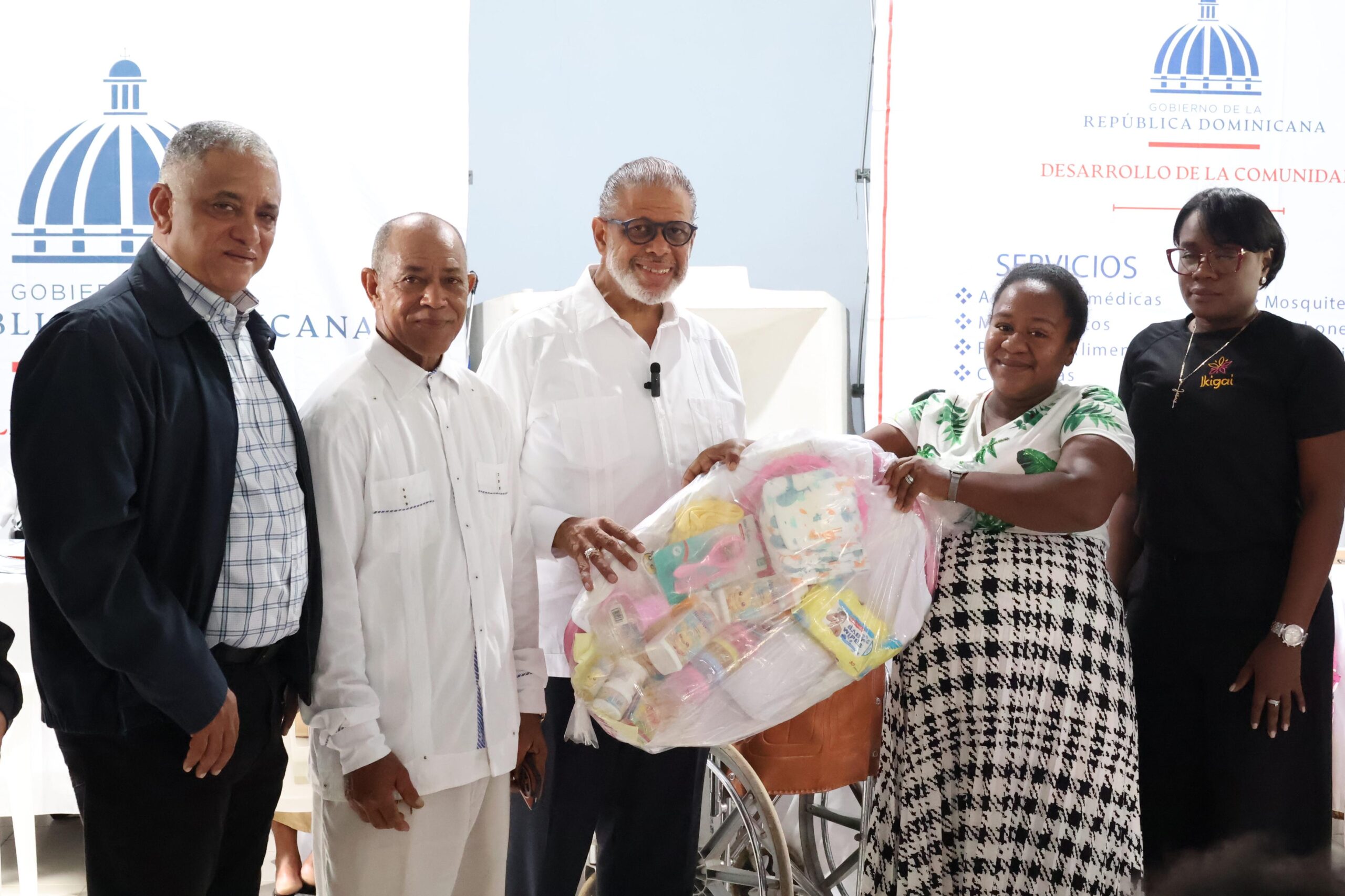 DGDC realiza jornada social en El Carril y beneficia a cientos de familias