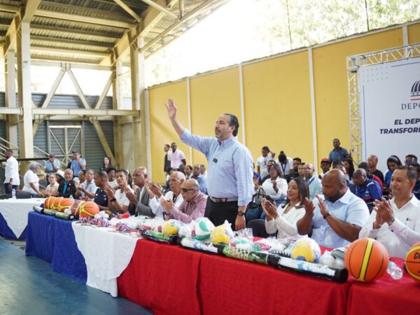 Director del INEFI encabeza apertura de Juegos Interescolares en Los Alcarrizos