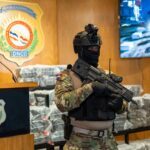 Autoridades incautan 375 paquetes de presunta cocaína frente a costas de Baní