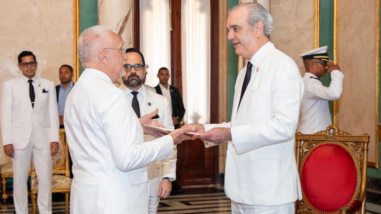 Presidente Abinader recibe cartas credenciales de seis nuevos embajadores