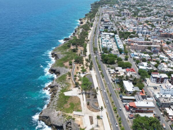 Luis Abinader y David Collado inauguran segunda etapa del Malecón de Santo Domingo Este