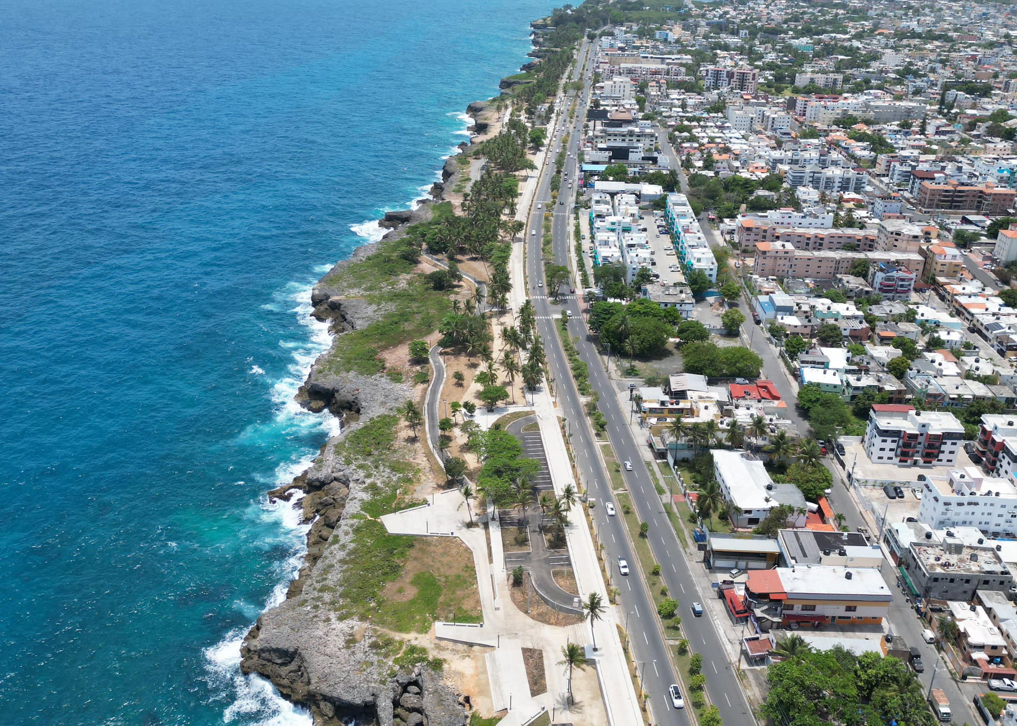 Luis Abinader y David Collado inauguran segunda etapa del Malecón de Santo Domingo Este