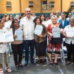 Presidente Abinader entrega 1,279 nuevos títulos de propiedad