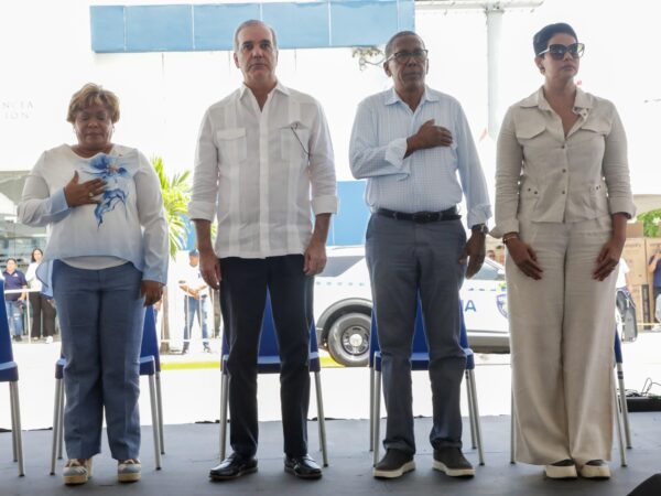 Luis Abinader encabeza jornada “Madres que Sostienen” en Santo Domingo Este