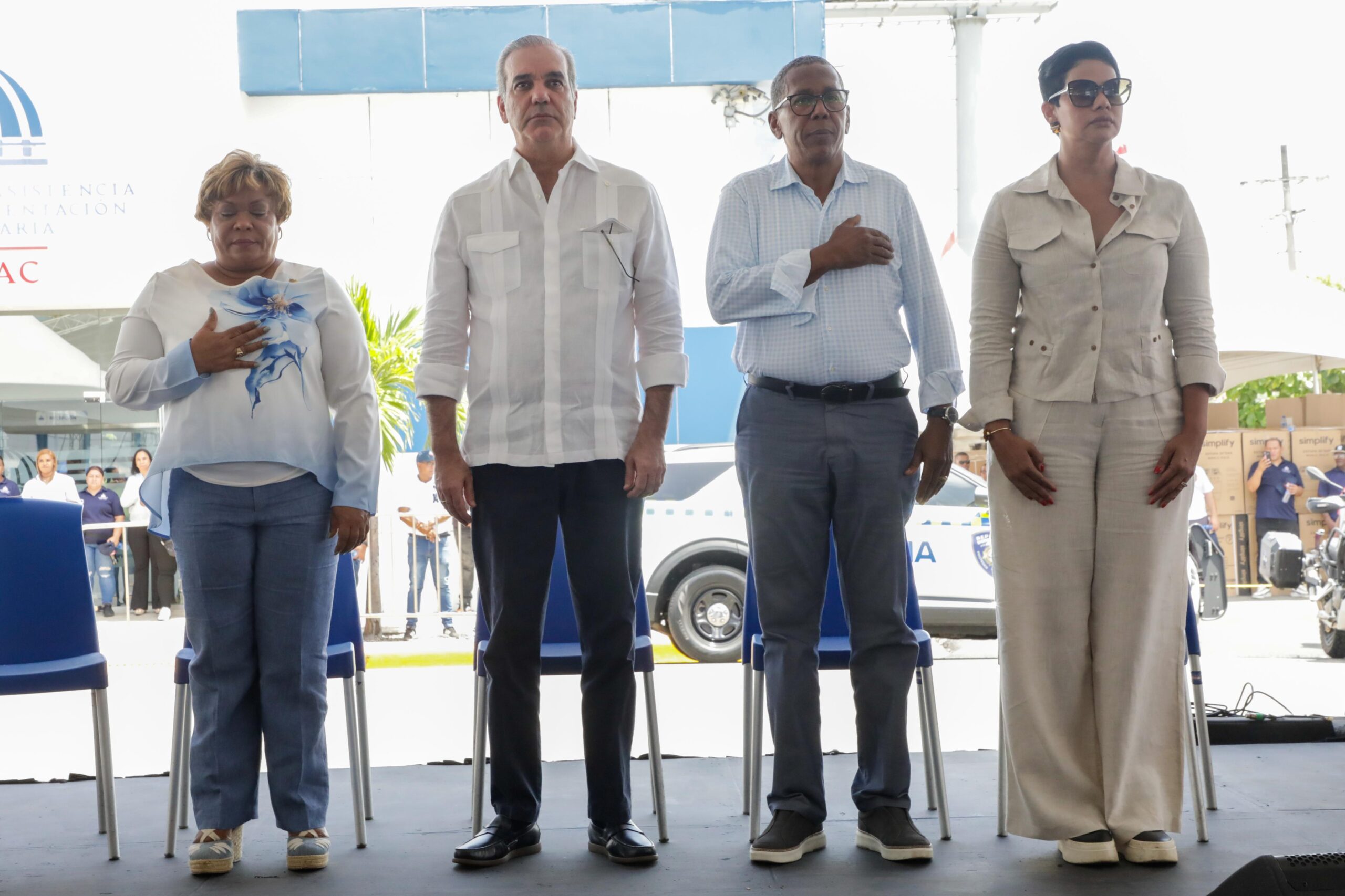 Luis Abinader encabeza jornada “Madres que Sostienen” en Santo Domingo Este