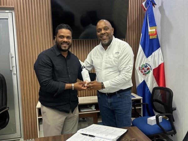 Comunicador Joselito Feliz visita al exdiputado Luis Henríquez
