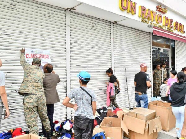 Denuncian comercios vinculados a chinos operarían con dominicanos como testaferros en Villa Mella