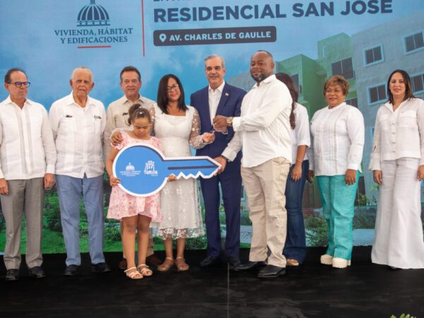 Presidente Abinader entrega 700 apartamentos en Santo Domingo Norte