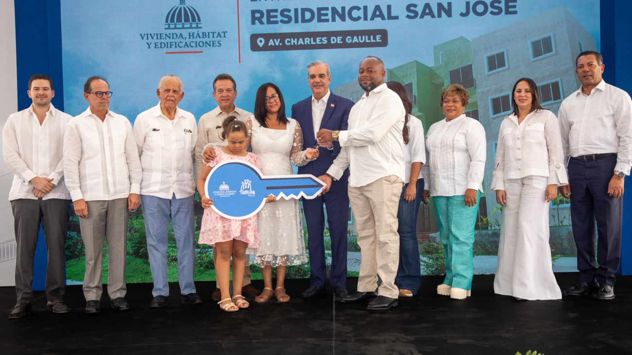 Presidente Abinader entrega 700 apartamentos en Santo Domingo Norte