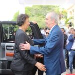 Luis Abinader recibe a la presidenta de Surinam