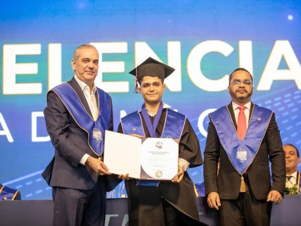 Presidente Abinader encabeza histórica graduación del ITLA