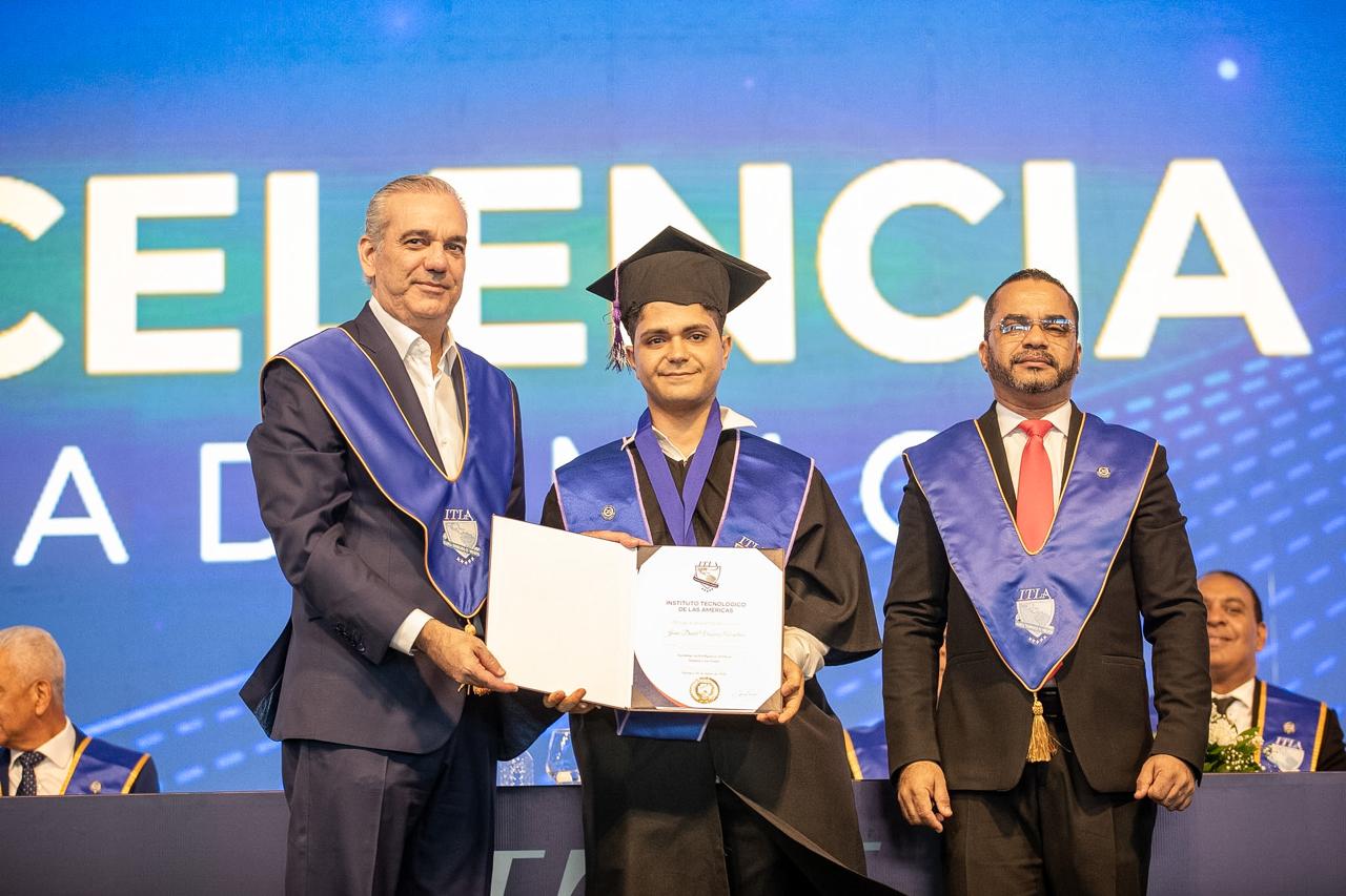 Presidente Abinader encabeza histórica graduación del ITLA