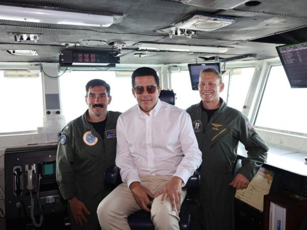 David Collado visita el portaaviones USS Nimitz