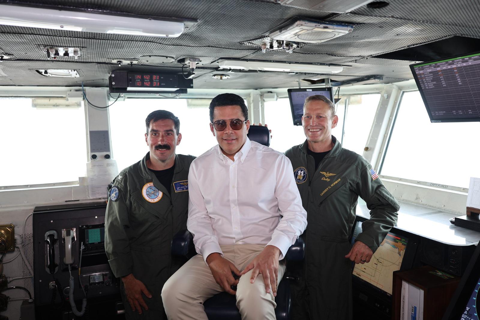 David Collado visita el portaaviones USS Nimitz