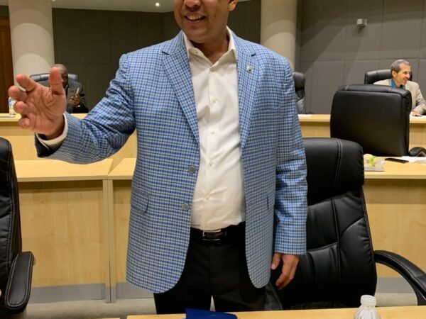 Alfredo Pichardo denuncia abandono del Mercado de Los Mina
