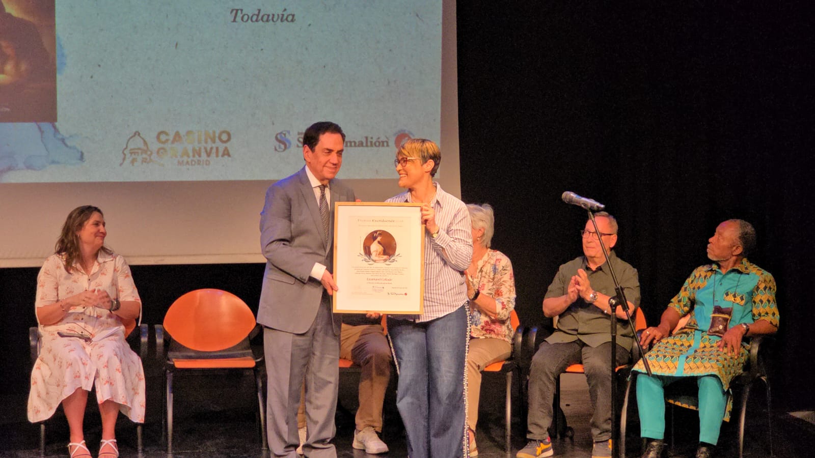Poeta dominicana recibe premio literario en España