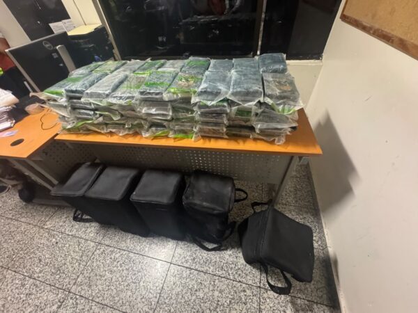 DNCD ocupa 90 paquetes de presunta cocaína en el AILA