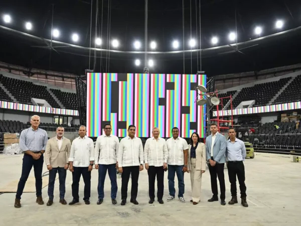 Leonardo Aguilera supervisa trabajos de remodelación de la Arena Banreservas Virgilio Travieso Soto