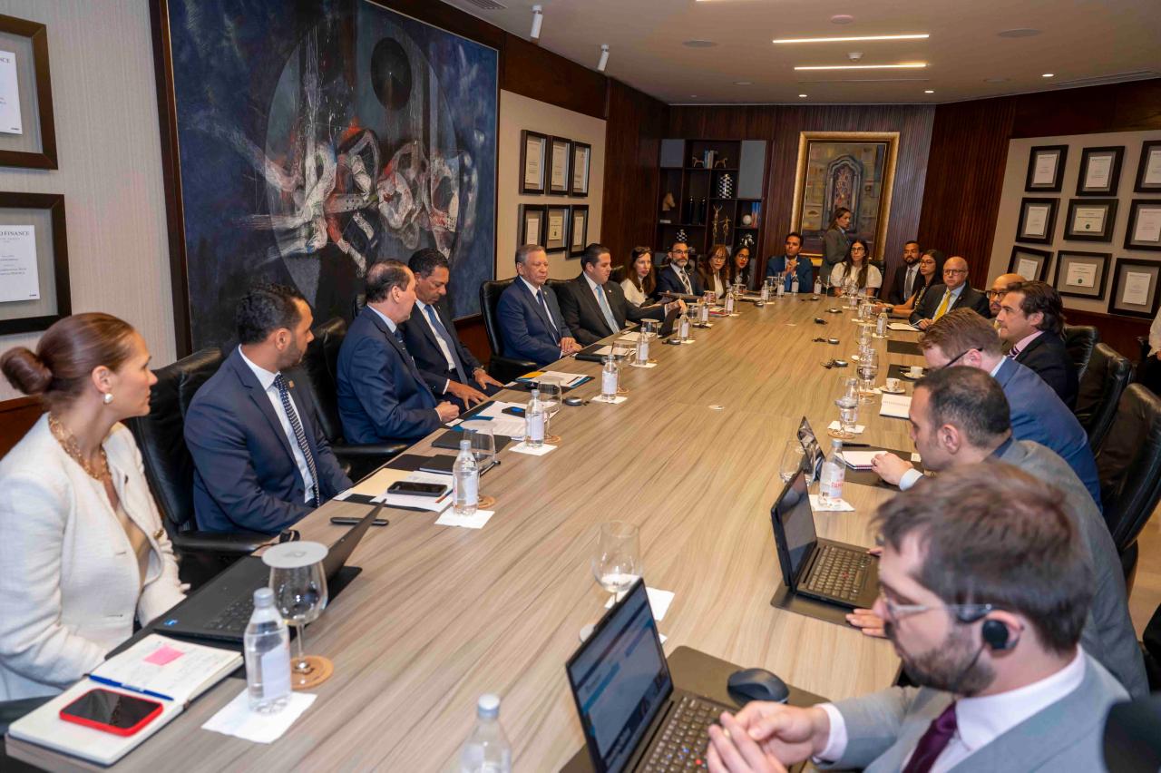 Misión del FMI sostiene encuentro con Banreservas