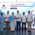 Presidente Abinader entrega 112 apartamentos en Boca Chica