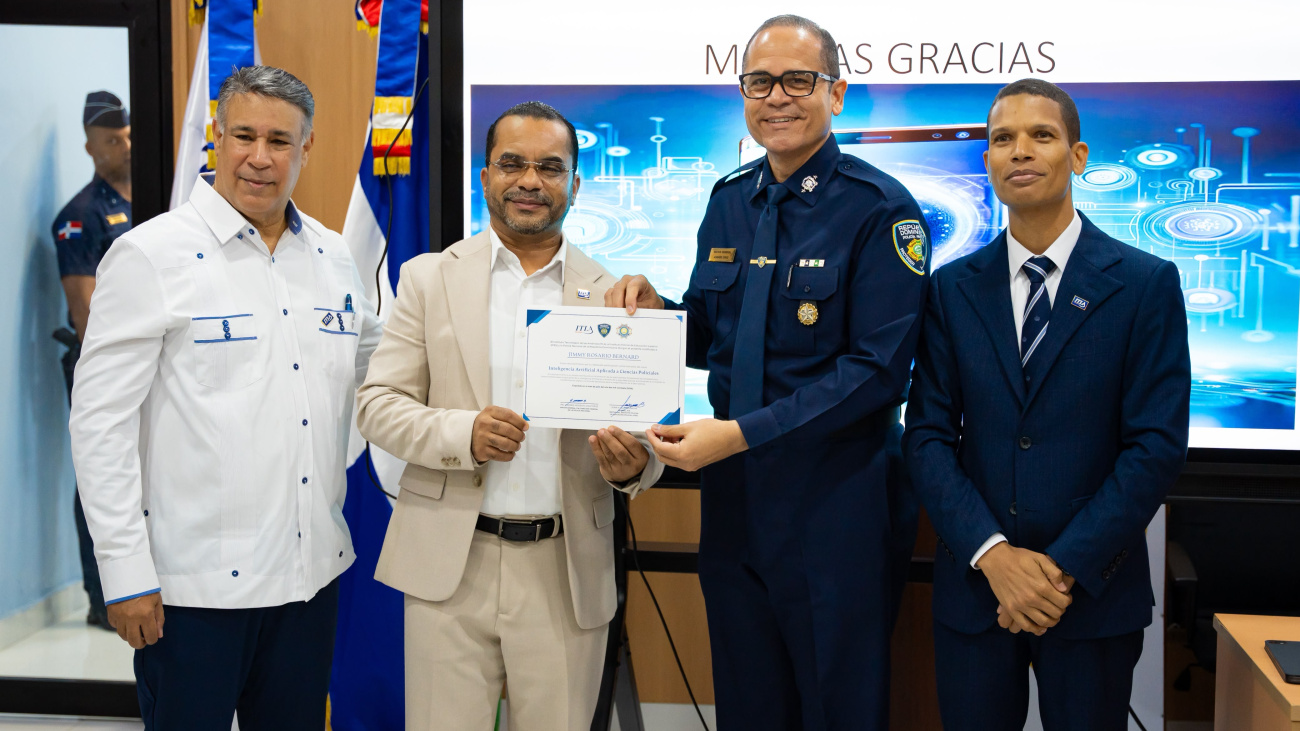 ITLA certifica en IA al alto mando de la Policía Nacional
