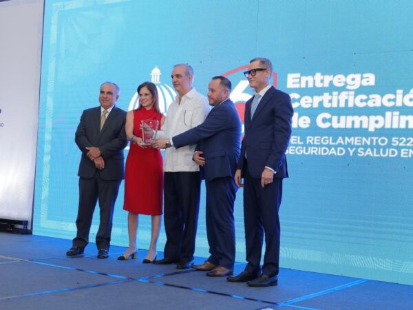 Ministerio de Trabajo reconoce a AES Dominicana