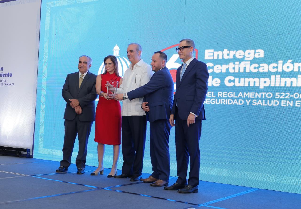 Ministerio de Trabajo reconoce a AES Dominicana