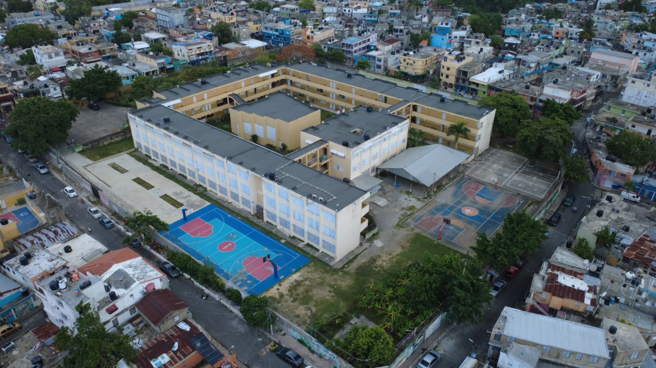 INEFI anuncia construcción de polideportivos y techados en sectores del Distrito Nacional