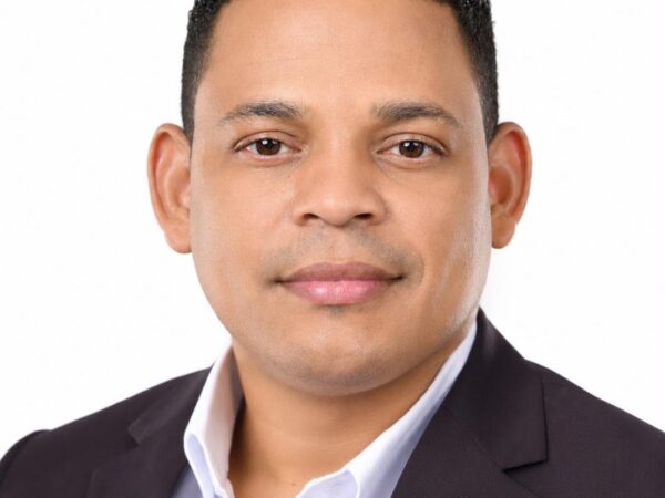 Comunicador advierte que el dinero de los dominicanos cada vez rinde menos por la inflación
