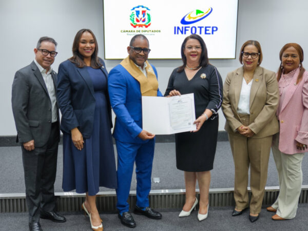 INFOTEP certifica a 262 colaboradores de la Cámara de Diputados