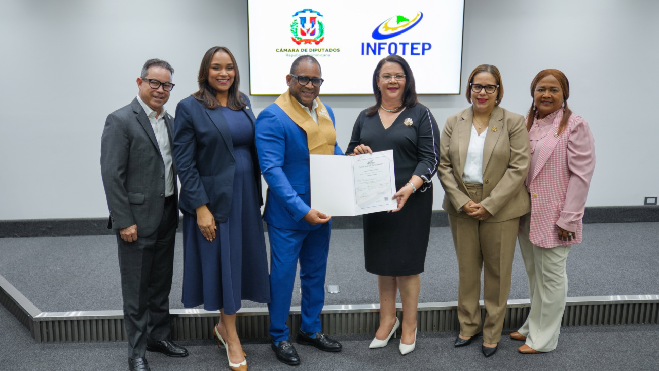 INFOTEP certifica a 262 colaboradores de la Cámara de Diputados