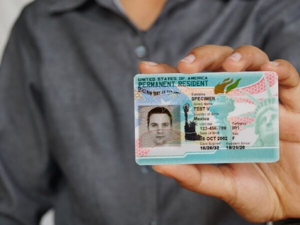 Estados Unidos pausa citas para visas de residencia a nivel mundial