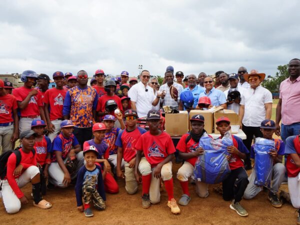 Equipo político de Wellington Arnaud comparte con niños y dirigentes deportivos de San José de Mendoza
