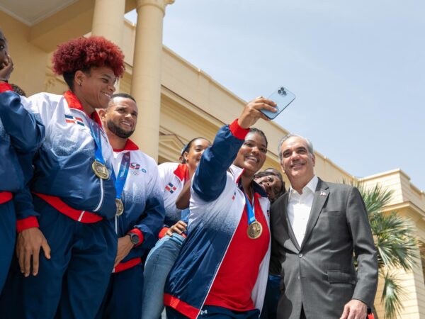 Presidente Abinader anuncia que medallistas serán incorporados al PARNI