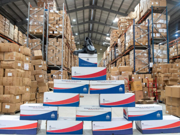 INABIE supera los 815 mil kits de utilería escolar entregados