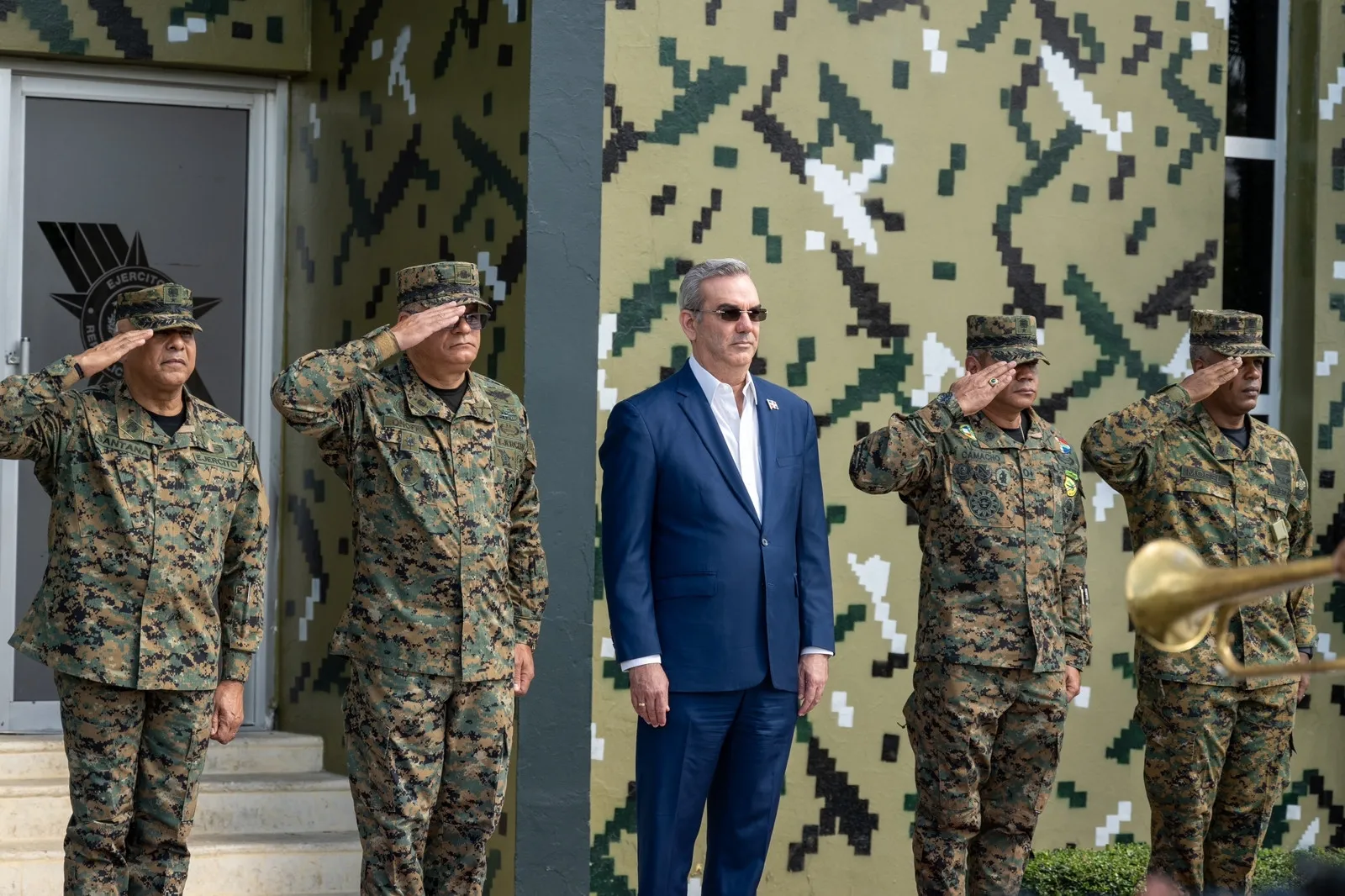 Presidente Abinader designa nuevos comandantes del Ejército y la Fuerza Aérea