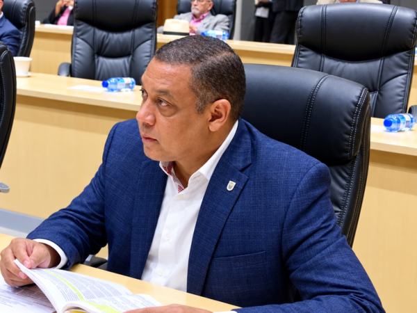 Alfredo Pichardo expresa consternación por asalto que cobró la vida de la esposa del merenguero Julián Oro Duro