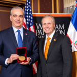 Universidad William Paterson otorga su máxima distinción al presidente Luis Abinader