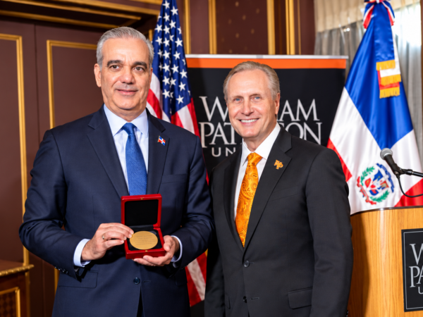 Universidad William Paterson otorga su máxima distinción al presidente Luis Abinader