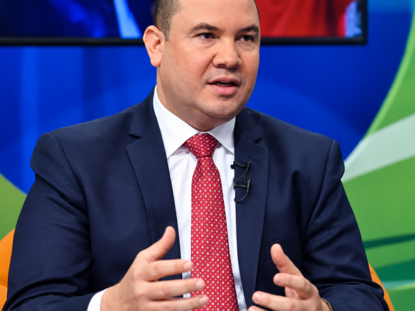 Juan González advierte que conflictos mundiales podrían impactar la economía dominicana