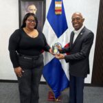 Consulado Dominicano en New Jersey entrega primer pasaporte electrónico