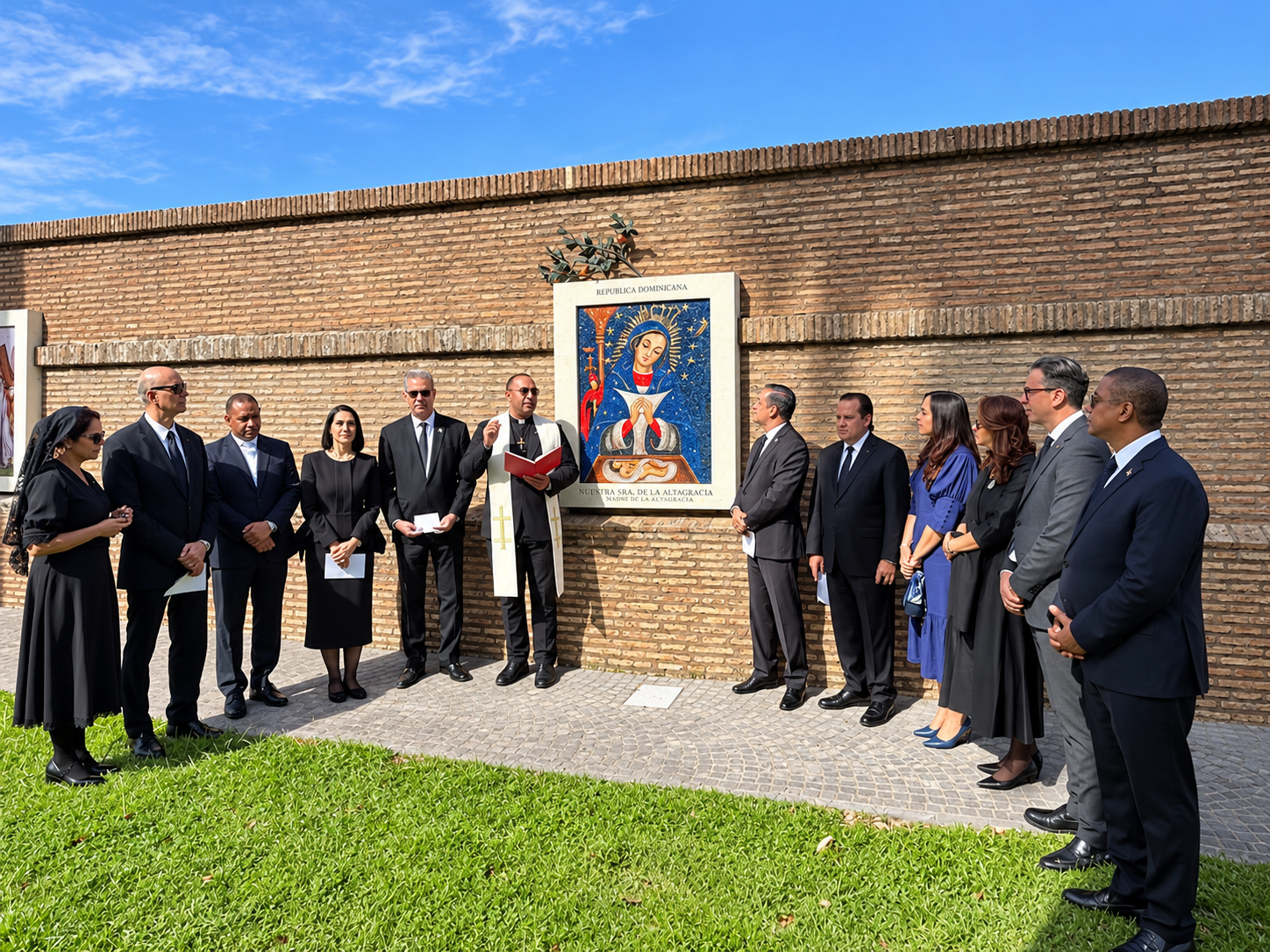 Abinader pide al pueblo dominicano unirse en oración por la salud del papa León XIV