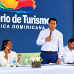 David Collado inaugura reconstrucción de aceras y contenes