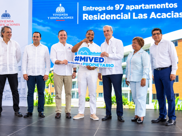 Presidente Abinader entrega 97 apartamentos en Santo Domingo Este